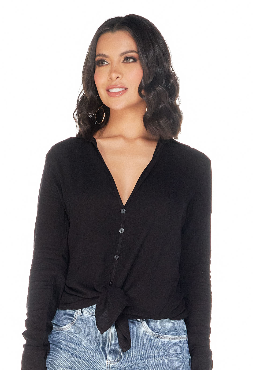 Blusa manga larga, silueta semi ajustada con lace up en espalda.
