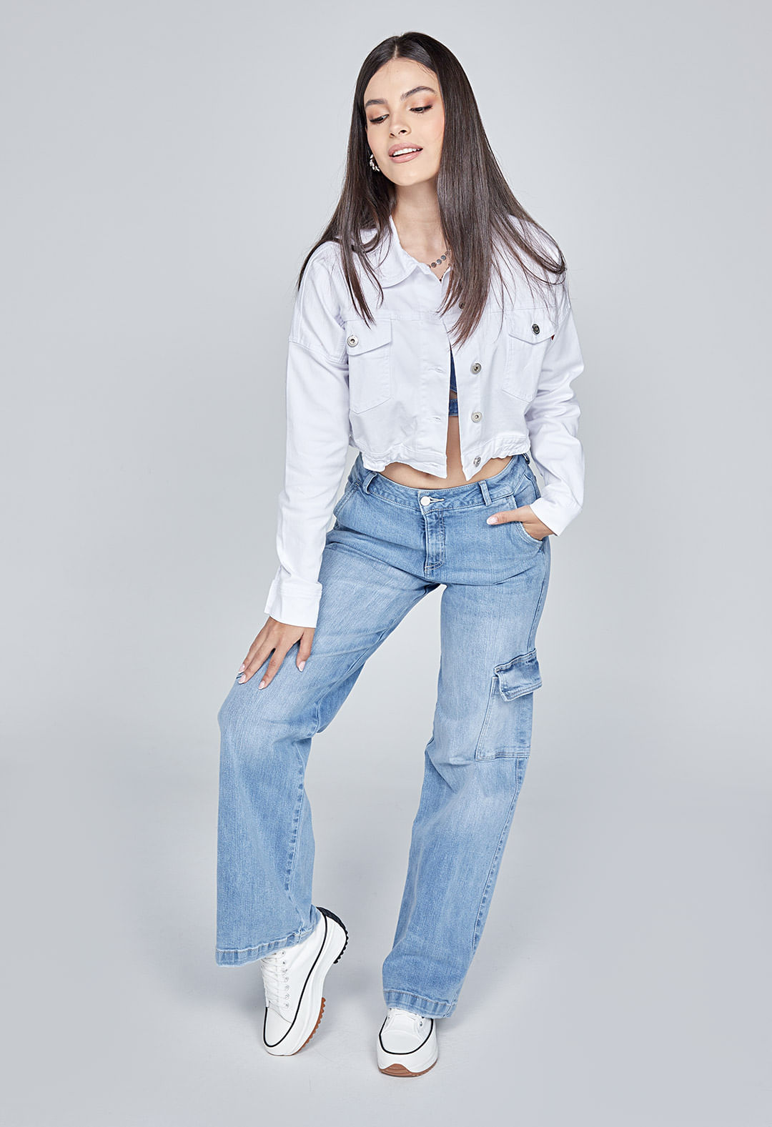 chaqueta manga larga color blanco con elastico en cintura