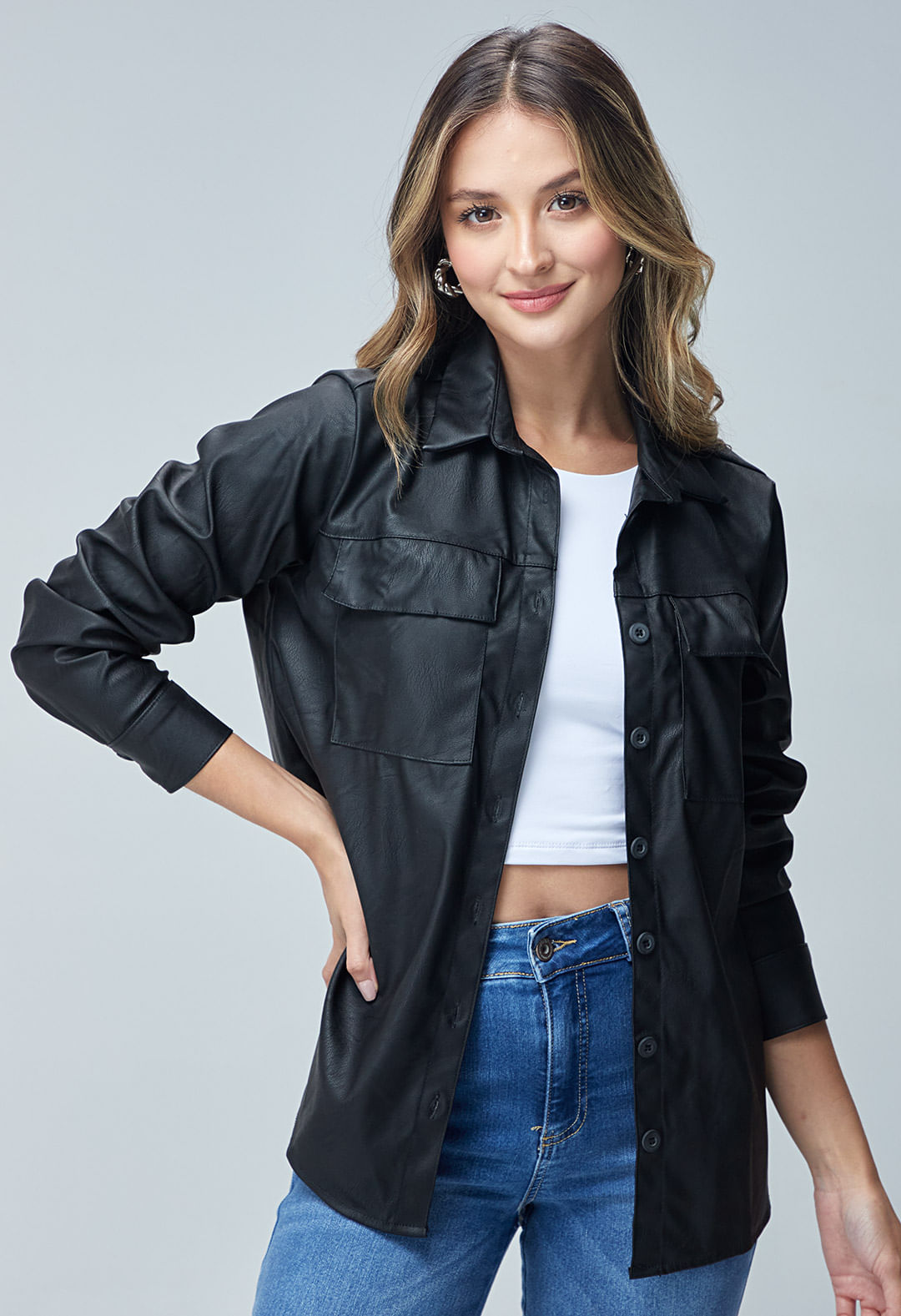 Blusa manga larga en tela efecto cuero