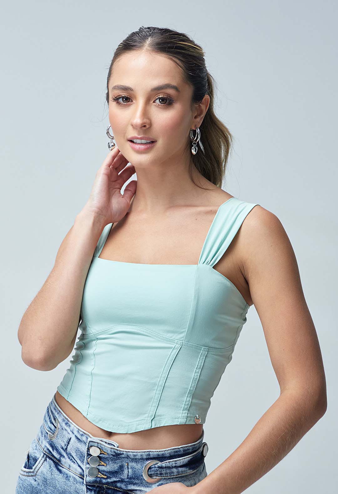 Blusa manga sisa con cortes decorativos
