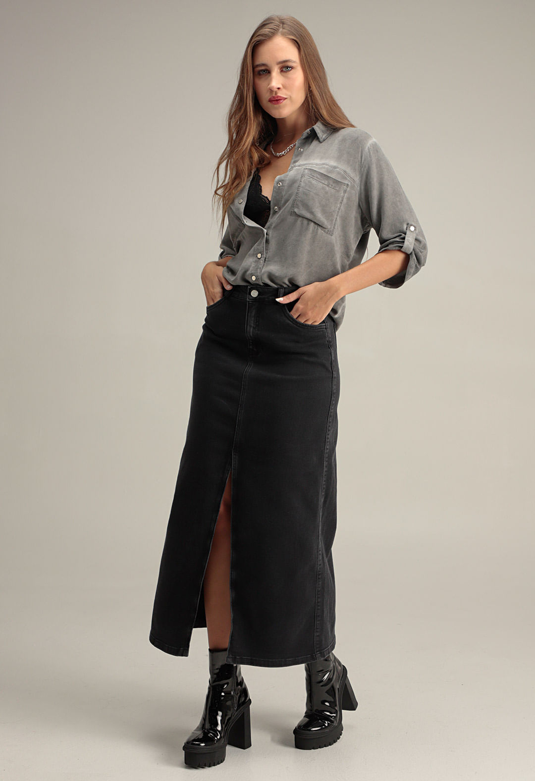 Falda larga en denim con abertura en frente