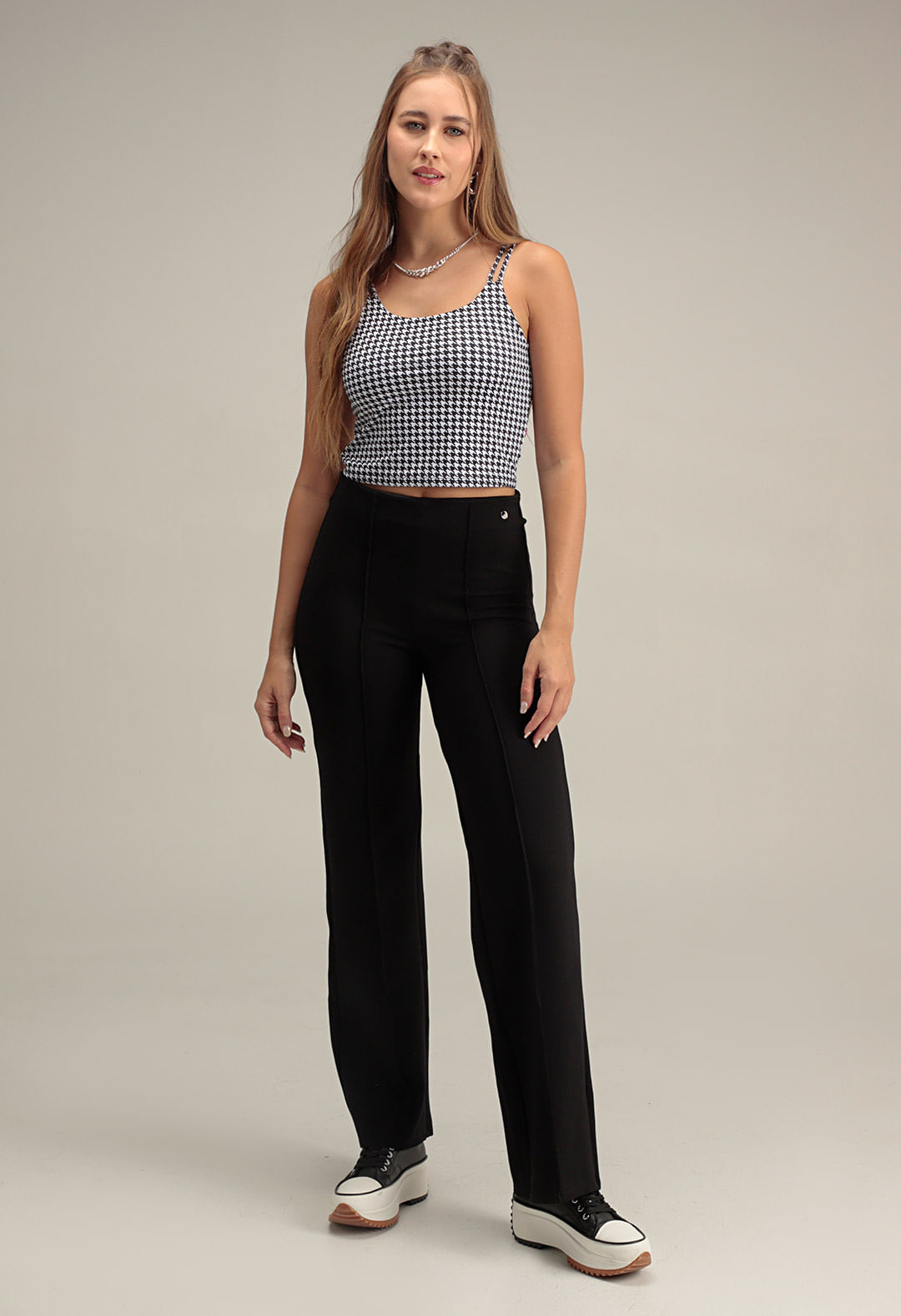 Pantalon con cortes sin pretina