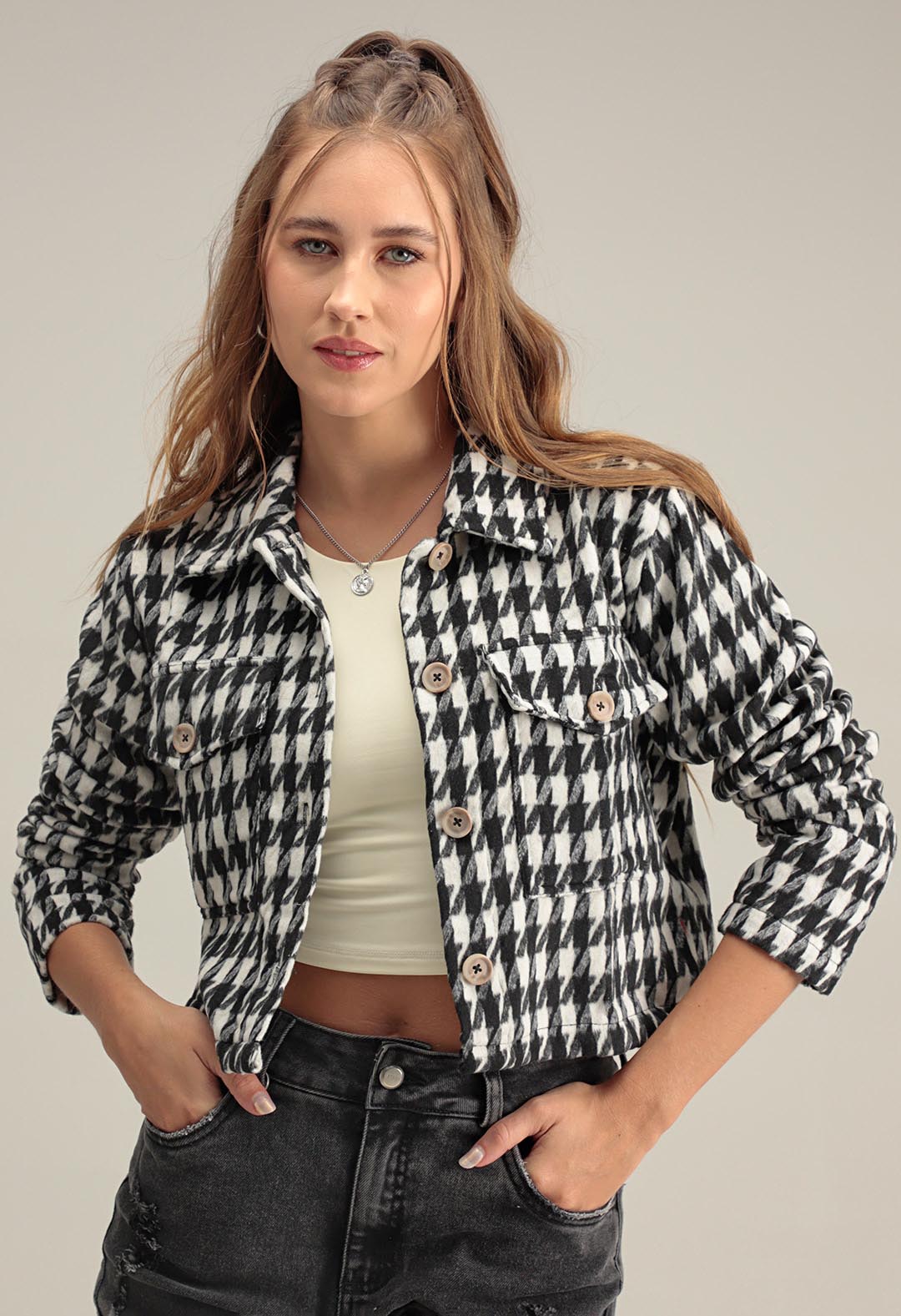 Chaqueta manga larga con bolsillos gallineto