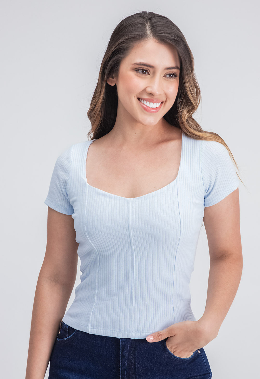 Camiseta manga corta con cortes