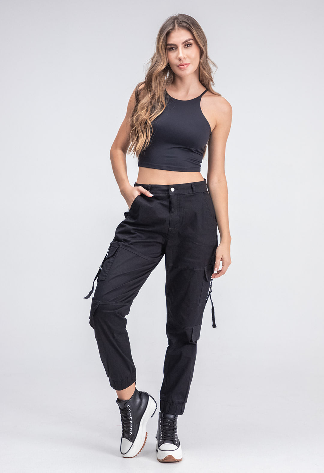 Pantalón cargo tipo jogger tiro alto
