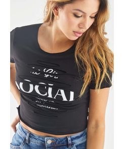 Camiseta manga corta con rasgado y estampado crop
