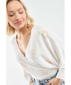 Blusa manga 3/4 con bordado y estampado