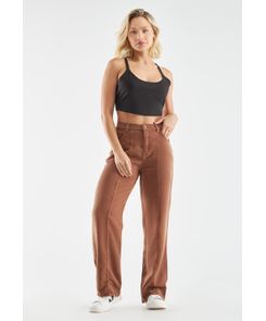 Pantalón chocolate con corte en frente para mujeres