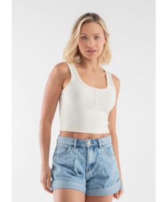 Camiseta tiras con perilla en rib crop