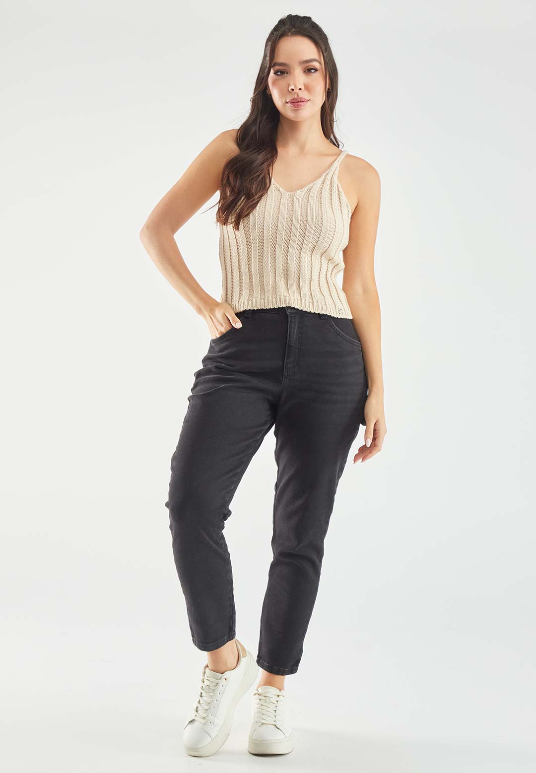 Jean mom jean lavado negro y tiro alto para mujeres