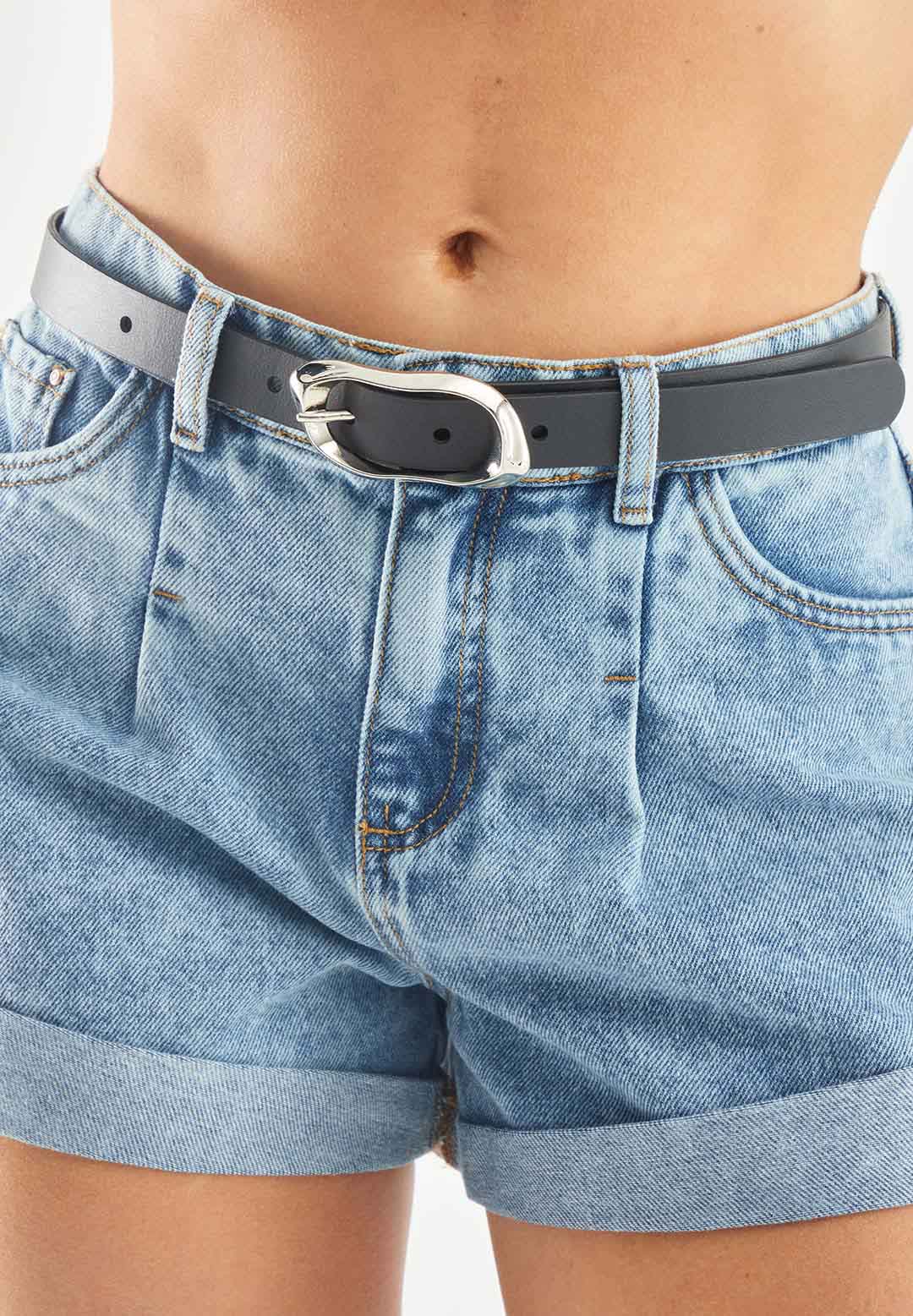 Correa tipo cuero con hebilla organica