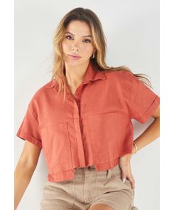 Blusa manga corta con bolsillos sobresaliendo en lino