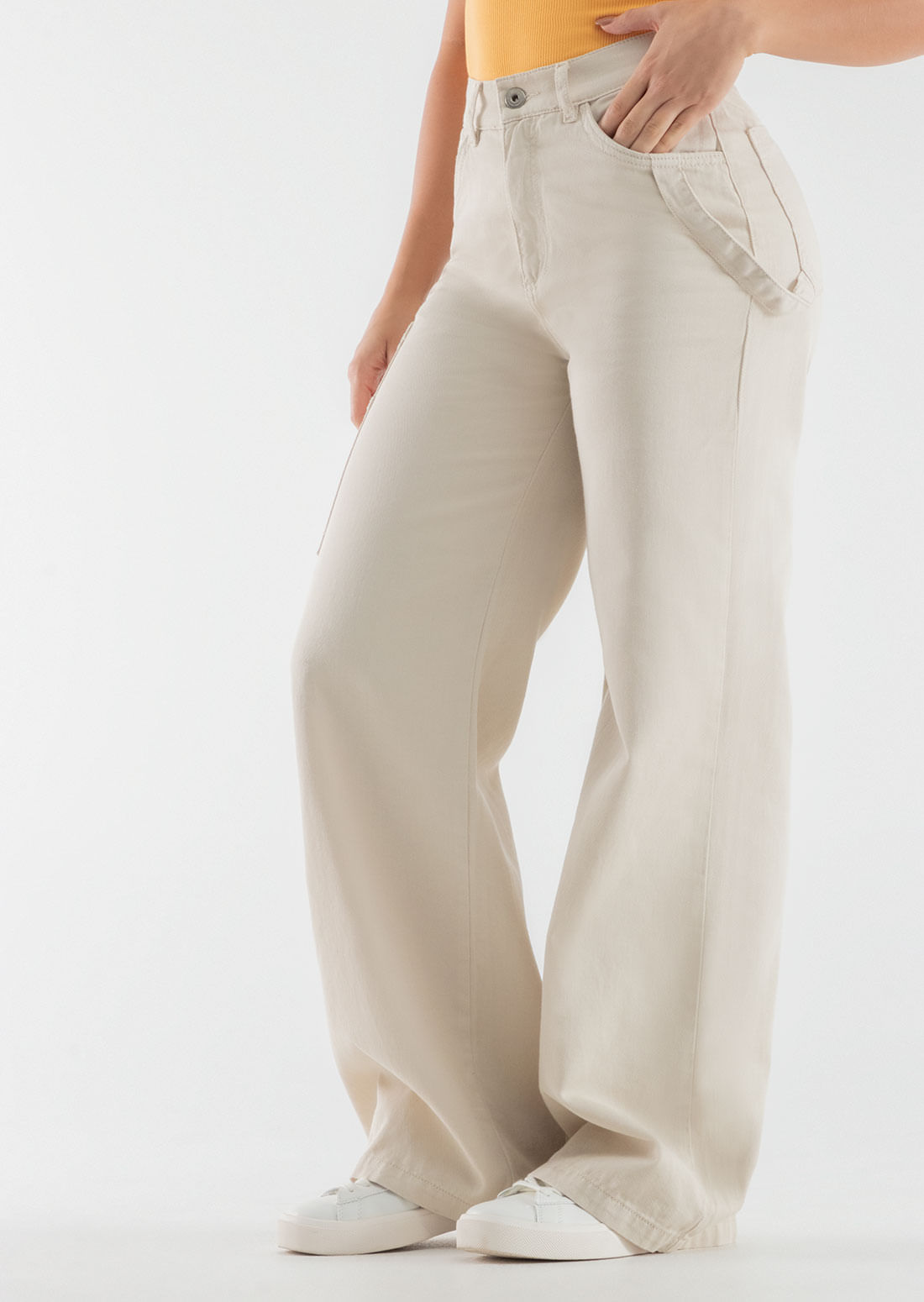 Pantalón cargo tiro alto bota amplia