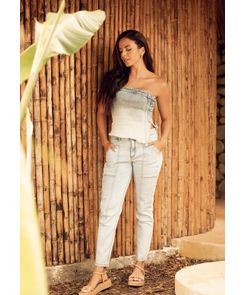 Jean vaquero azul medio con detalle en bolsillo para mujeres