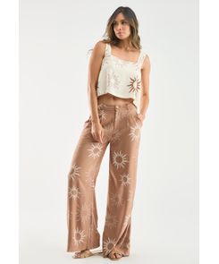 Pantalón tiro alto estampado con bolsillos