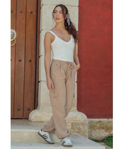 Pantalón tiro alto con amarre y bolsillos