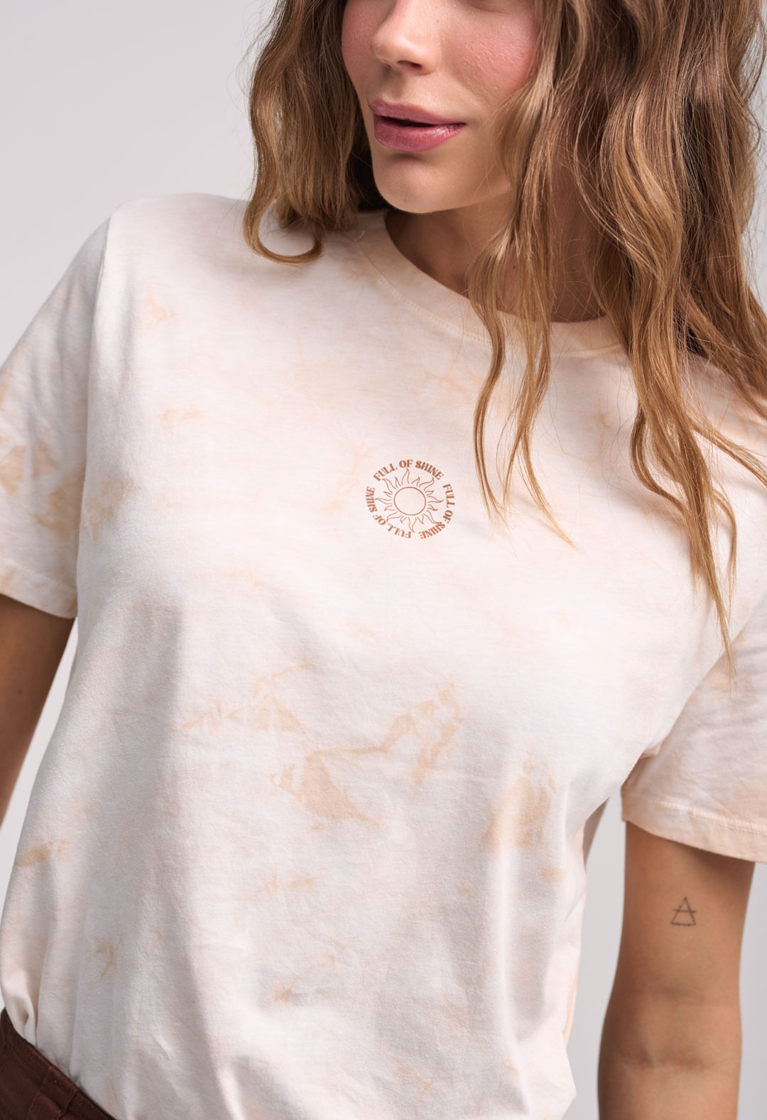 Camiseta oversize arena con efecto lavado para mujeres