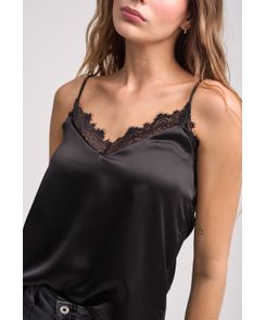 Blusa tiras en satin con detalle encaje