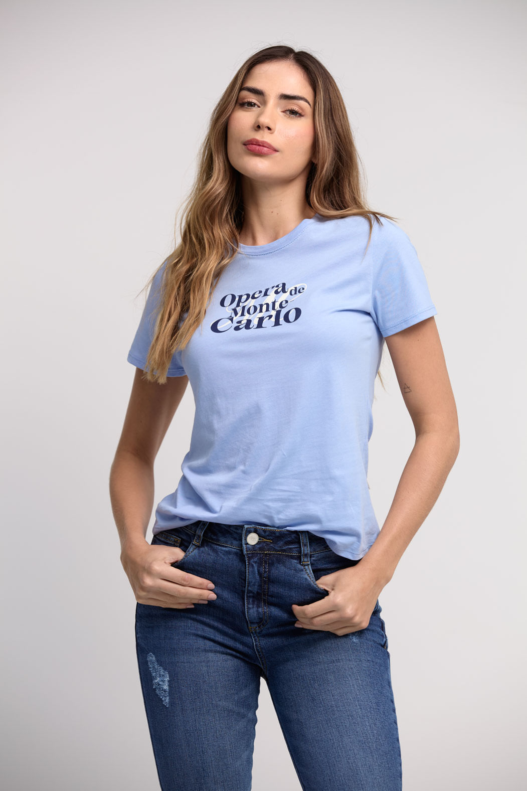 Camiseta azul con estampado para mujeres