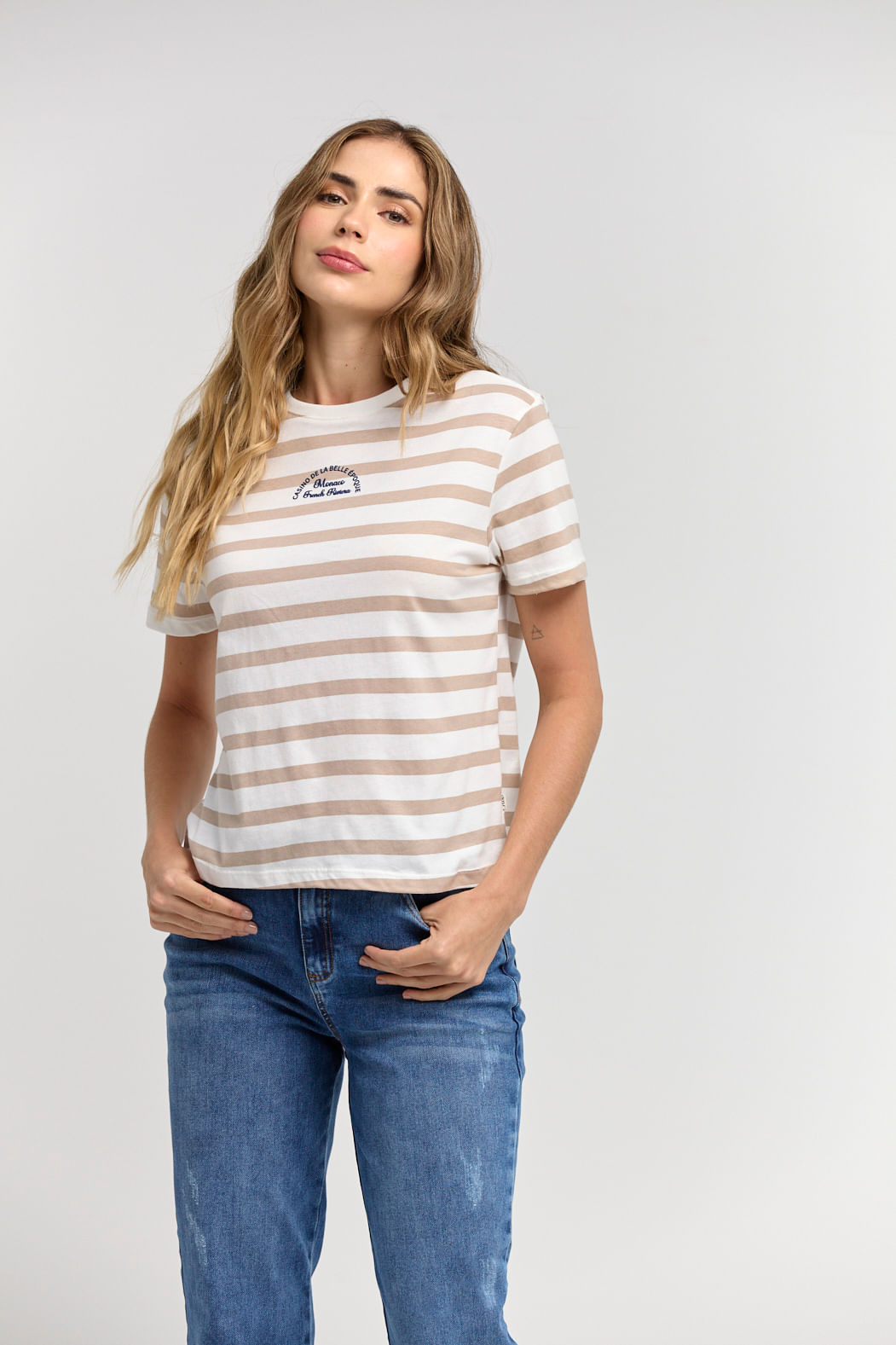 Camiseta arena a rayas para mujeres