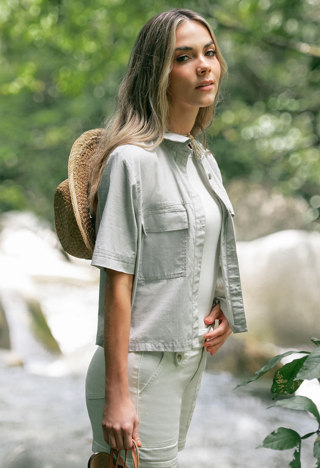 Blusa verde claro con bolsillos para mujeres