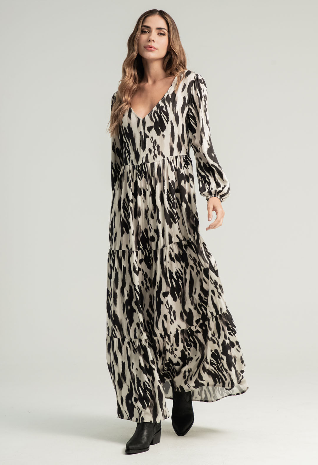 Vestido negro escote en V para mujeres