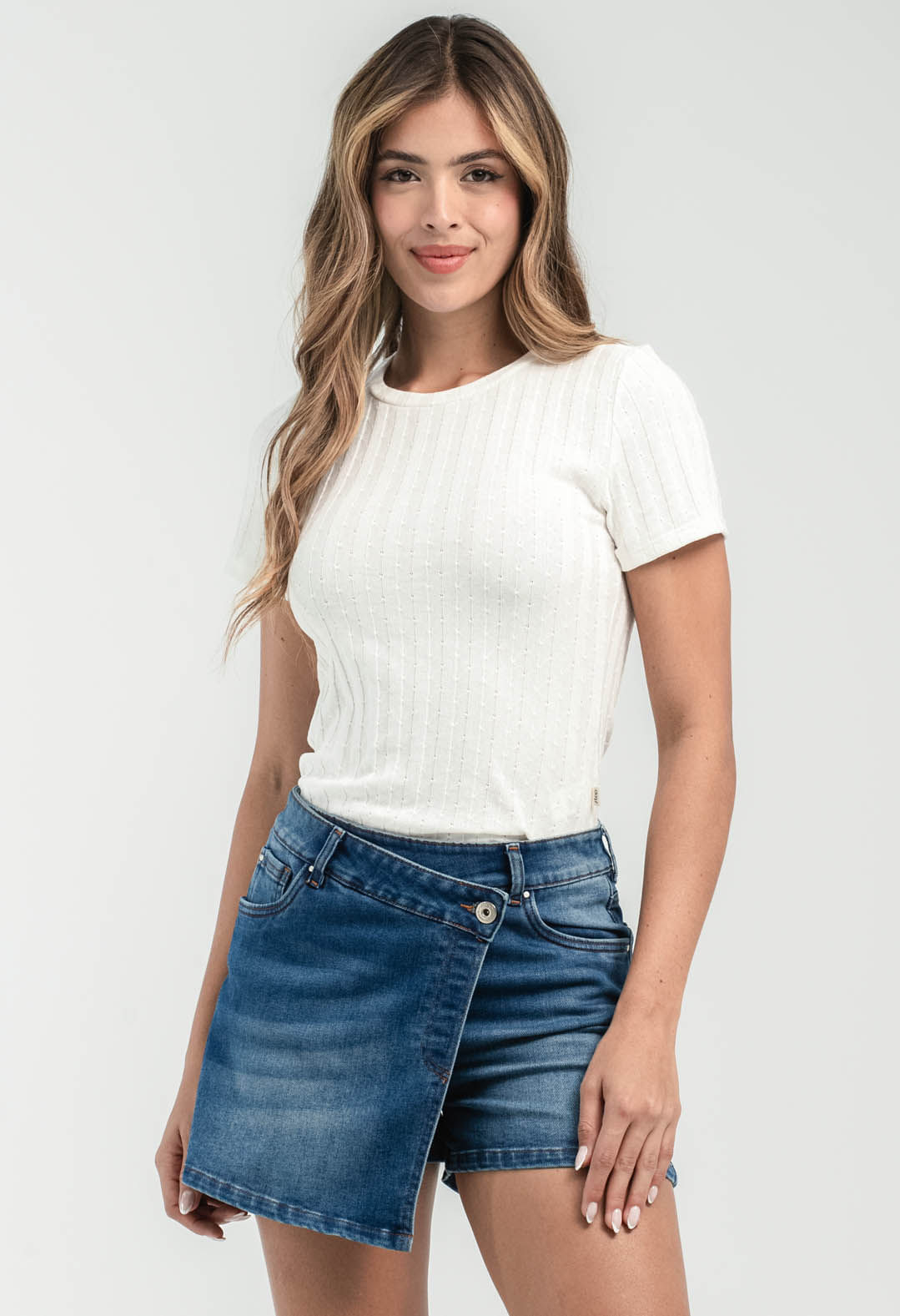 Falda short medio con solapa para mujeres