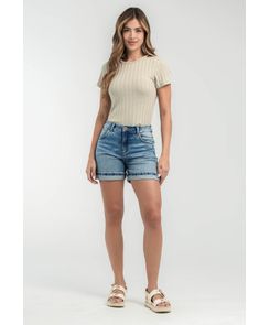 Bermuda medio con bota doblada para mujeres