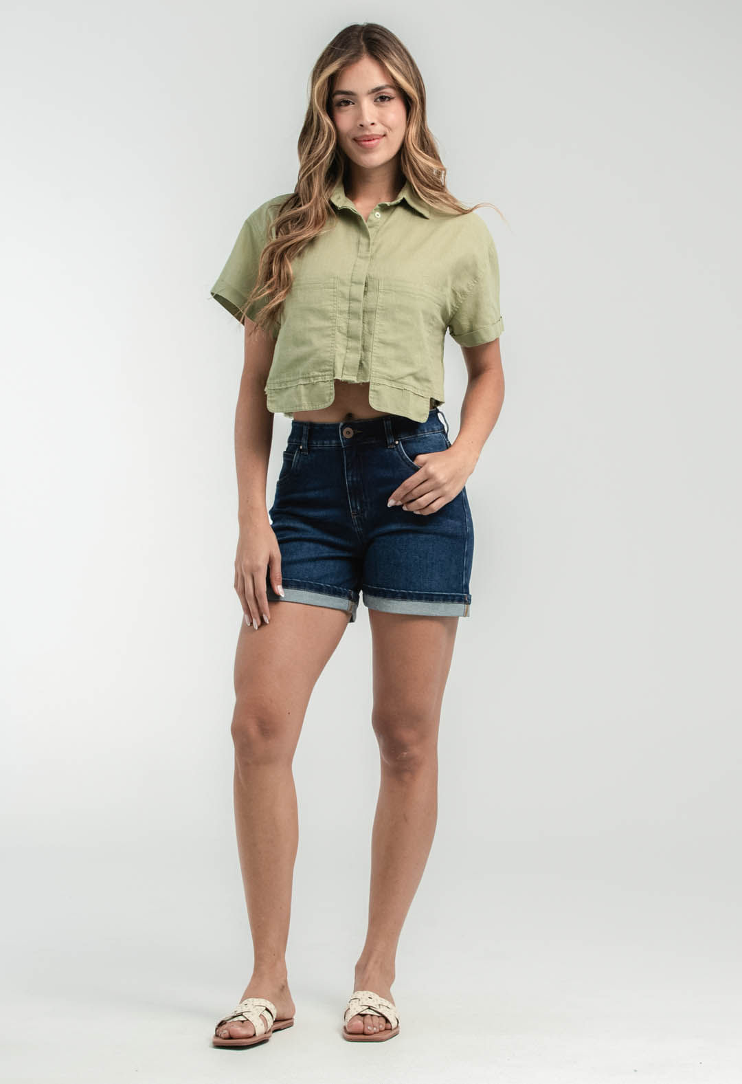 Bermuda oscura con bota doblada para mujeres