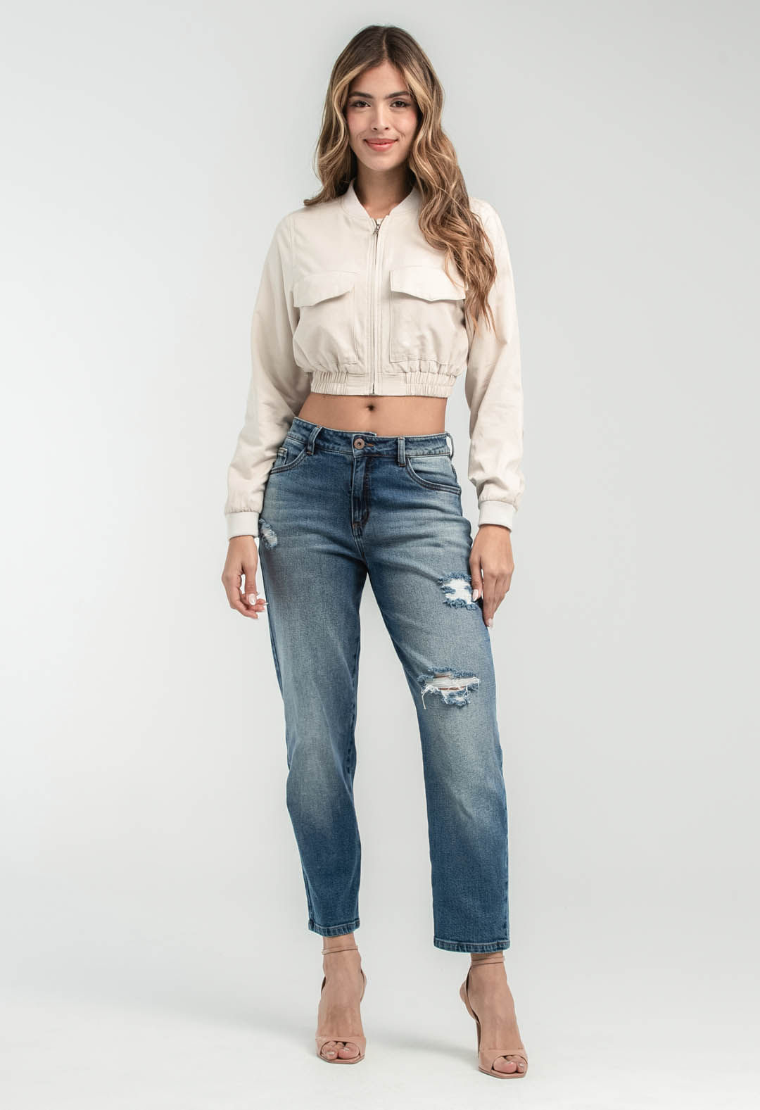 Jean mom jean medio con desgastes para mujeres