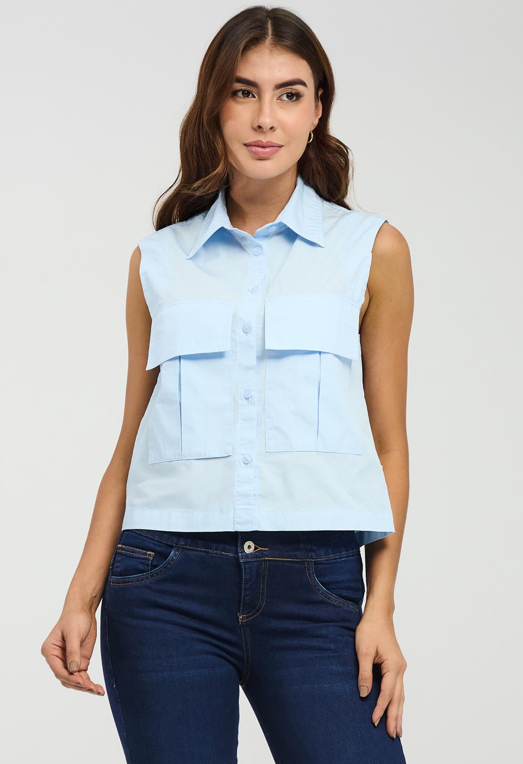 Blusa azul claro con bolsillo para mujeres