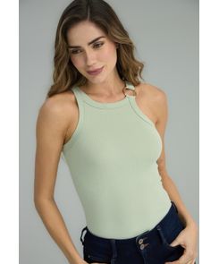 Camiseta eucalipto con argolla para mujeres